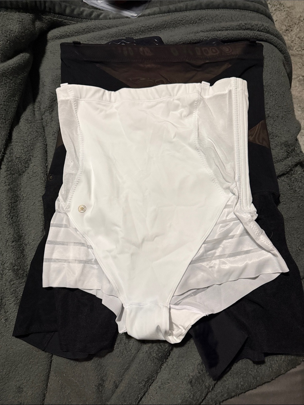 Honeylove Shapewear 1X mid thigh bodysuit in black Queen brief shorts in white
